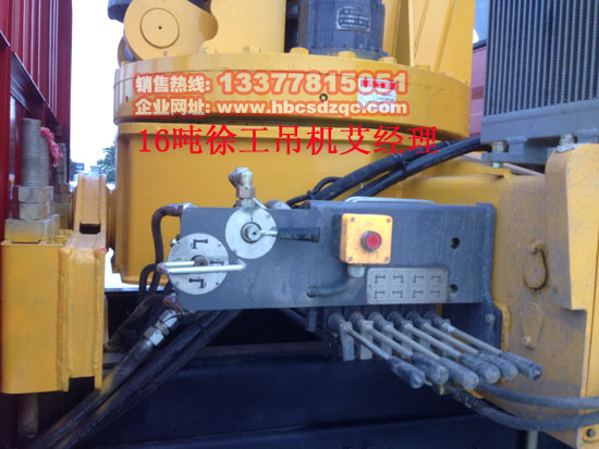 隨車起重運輸車操作機構