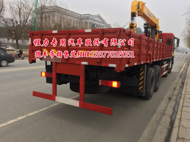 東風前四后八隨車起重運輸車